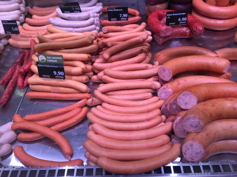 charcuterie-RIGAUD-min_sausages_meat_butchery-1069321